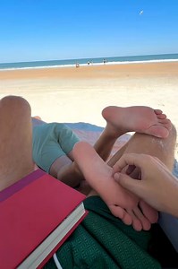Playing with his soles at the beach Be honest, you’re jealous 😌