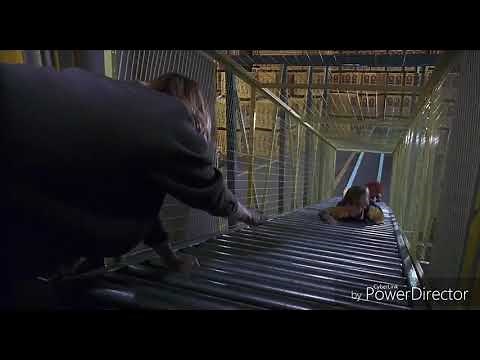 Child's play 2 (1990) Chucky gets a hand-knife scene