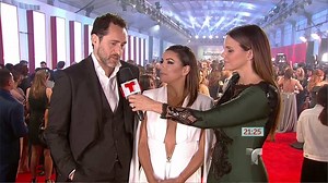 8.7K views · 143 reactions | Eva Longoria Baston llega a la alfombra de esta gran rumba latina #Billboards2017 | Telemundo | Facebook