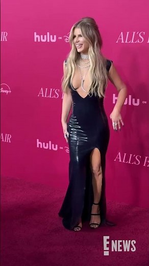 Jessica Simpson stuns in latex at the premiere of "All's Fair."😝