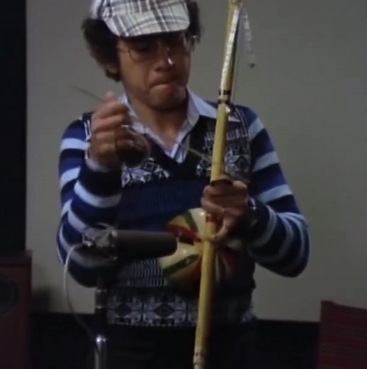 Brasilian percussionist José de Ribamar Viana demonstrating the 'berimbau', from the documentary "Caravana Farkas" (1978). 🇧🇷 #Papete #JosédeRibamarViana #Berimbau #JazzIsDead | Jazz Is Dead
