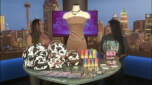 Do you need some date night fashion inspiration? Take a look at these cute outfits and accessories from Pink Berry Boutique! | San Antonio Living