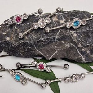 💕Keep your scaffold piercing looking and felling great with our surgical steel scaffold bars. Scaffold piercings consist of two ear rim piercings joined by one bar, so it is very important to choose the right size bar. If you have trouble healing your scaffold piercing, it may help to use a Bioplast barbell or a PTFE barbell before moving on to one of these scaffold bars.💕 https://www.bodyjewelleryshop.com/product-category/barbells/steel-barbells/surgical-steel-scaffold-bars/ #bjspiercings #pi