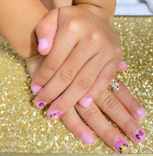#gelnails #hellokittynails | Shirstian Hernandez