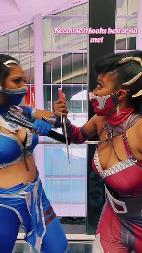 Kitana: @Jinx ✨ Mileena: Me 😜 - Thanks to @abbydaze.cos for recording - Tags: #cosplay #mortalkombat #mortalkombat1 #mk1 #mortalkombatcosplay #mortalkombat1cosplay #mk1cosplay #kitana #kitanacosplay #mileena #mileenacosplay #gaming #videogames #lvlupexpo #lvlupexpo2024