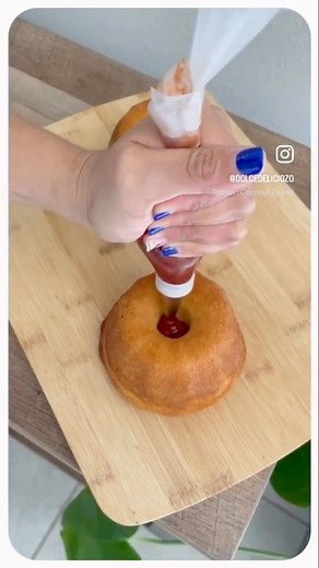 Cream Cheese Bundt Cake with Guava filling 😋😋 #creamcheesebundtcake #guavafilling #dolcedeliciozo | Dolce Deliciozo