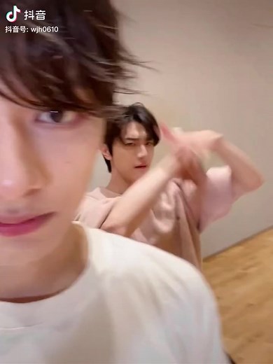 #WenJunhui dy updste w/ #LinYi 😍 | Queen ZaniliaZhao