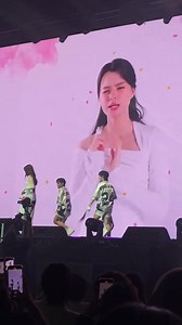 FreenBecky Full Performance of “My Girlfriend/Boyfriend is Cute” 🌷🪽 This performance is just so sweet and even if Bec was just on the screen yet their chemistry is still off the charts!! This is unbelievable!! 😭😭😭😭🤍✨ 4E FIRST FAMILY TIME #Unveiling4Elements #FreenBecky #ฟรีนเบค #beckysangels #srchafreen | Angel Jennie Lee