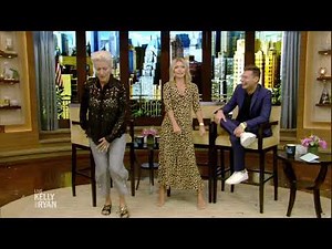 Kelly Teaches Emma Thompson How to "Floss"