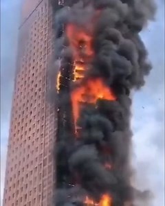 A massive fire has sent flames and black smoke pouring from a 42-storey telecom skyscraper in the Chinese city of Changsha. 280 firefighters were deployed to extinguish the blaze, with no casualties being reported following the incident. MORE: http://9Soci.al/eG2j50KMkvE #9News | WATCH LIVE 6pm | 9 News
