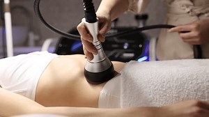 Femme subissant un traitement de cellulite : vidéo de stock (100 % libre de droit) 4002671663 | Shutterstock