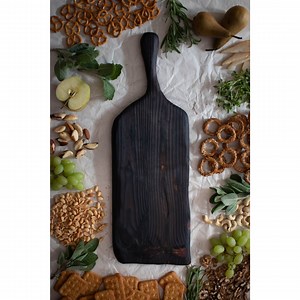 Planche à charcuterie finition brûlée | Planche de service en bois de récupération avec poignée - Etsy France