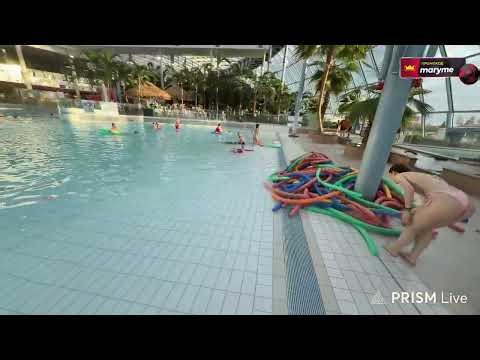 Девушки в бикини на пляже с морским солнцем. Sea Sun Beach Bikini Girls.