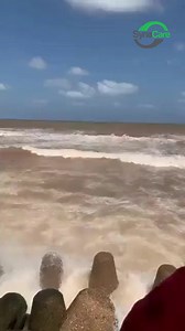 Lambakan mayat-mayat di pantai. Mayat-mayat mula kembali dibawa arus laut ke pantai timur Libya selepas air banjir menghanyutkan penduduk Derna bersama lebih 37 bangunan pada 12 September lalu. Terkini, Pegawai Libya meletakkan jumlah kematian pada 8,000 dan 10,000 orang hilang. Sekurang-kurangnya 30,000 orang di Derna kehilangan tempat tinggal akibat bencana tersebut. Ikuti Syria Care di saluran Telegram untuk paparan video penuh. Telegram: 📰 t.me/SyriaKini #syriacaremedia #syriacareforhumanit