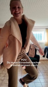 Hey ho, let's go! ☺️ Momentan heißt es eher Büroarbeit, statt Baustelle 🫣. Und da merke ich wieder, warum ich nach meiner Bauzeichnerlehre auf den Bau gegangen bin 😅. Den ganzen Tag rum sitzen & vor dem Laptop hocken ist einfach überhaupt nicht meins. Mein Steuerberater hat mir aber einige Hausaufgaben aufgegeben, welche ich abarbeiten muss. So ist das wohl, wenn man Erwachsen wird & dann auch noch selbstständig ist 🤭. Dann kommen auch noch meine Videoideen dazu, Dinge die ich dir zeigen & Wi