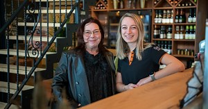 Adios café De Pieper, bienvenidos Bar Salud: nieuwe tapasbar brengt Spaanse sfeer in Axel