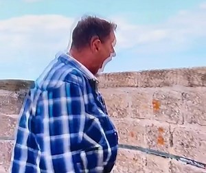 31K views · 43 reactions | Wanneer je je kleine teen stoot! 藍 | De Nederlandse TV | Facebook