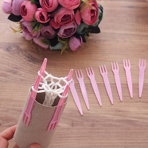 Loom weaving technique with toilet paper roll and mini plastic forks #diy #handmade | Good idea girls