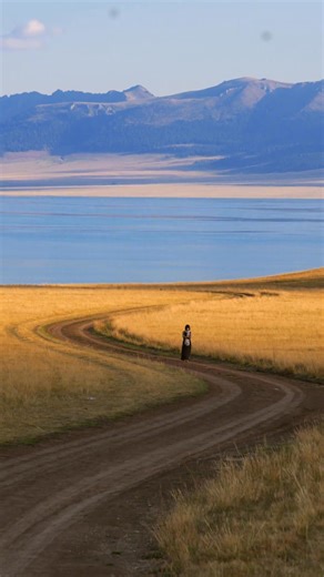 The #autumn wind ruffles the #Sayram Lake. The lake water, losing the clarity of midsummer, shimmers with a crisp blue. The pastures along the shore are dyed golden, and distant snow-capped mountains reflect the drifting clouds. It is so quiet that only the sound of the wind and the gentle ripples of the water can be heard. | This is Xinjiang | Facebook