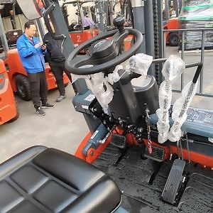 [Hot Item] Perfect Advanced Engine Efficient Cpcd30 Forklift for Material Handling