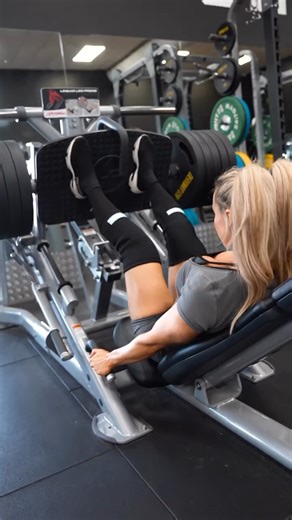 Beautiful Stephanie Sanzo . . . . . #lowerbodyworkout #workoutprogram #fitnessapp #legdaymotivation #strengthathlete #bodybuildingwomen #shoulderstrength #trainingtips #gymexercises #gymexercises #bodybuild #quadsworkout #gymmotivation | Stephanie Fitness Club