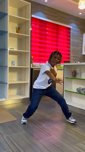 1K views · 410 reactions | Happy Weekend, lovelies Dancing into the weekend with a heart full of joy and gratitude  May your days be filled with love, laughter, and all your favorite vibes Dc:@dwpacademy #HappyWeekend #DanceVibes #WeekendVibes #abigaildromo #dance | Abigail Adjiri | Facebook