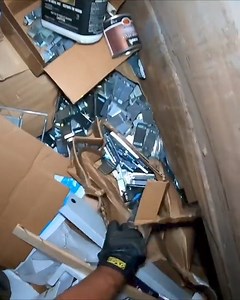 Look At All Those Computers! #dumpsterdiving #scrapmetal #fyp #foundintrash #dumpsterdivingfinds #urbantreasurehunting #computer #server #aluminum | The Scavenger