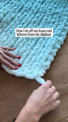 How I Tie Off the Starting Slipknot on a Chunky Knit Blanket