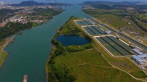 Vue sur le canal de Panama, : vidéo de stock (100 % libre de droit) 1108928731 | Shutterstock
