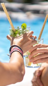 A toast by the pool to the beginning of the holidays. Book your stay now. Un brindís junto a la piscina por el inico de las vacaciones. Reserva ya tu estancia. 👉🏼 link in bio #BarceloMargaritas #BarceloCanarias #playadelingles #traveldestinations #travelforlife #travelguide #cocktail | Barceló Margaritas