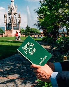 Découvrez la richesse culinaire de Genève avec le Geneva Food Guide! Retrouvez 60 adresses soigneusement sélectionnées par l'expert culinaire Sébastien Ripari, des petits restaurants cachés aux grandes tables étoilées.  Consultez le guide dans divers restaurants et hôtels de la ville, dans nos centres d'information touristique, ainsi que sur notre site web ! https://genevatourism.co/geneva-food-guide-fr Bon appétit! | Geneva Tourism | Facebook