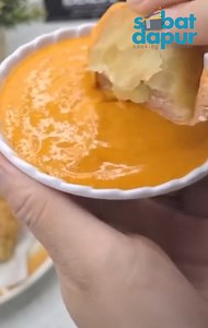Bikin saos sendiri yuk bun pakai telur rebus, mudah banget... Saos creamy pedas Bahan bahan : * 1 butir telur rebus * 1 sdm Desaku cabai bubuk * 1 sdm Desaku bawang putih bubuk * 1 sdm gula pasir * 1 sdt garam * 2 sdm air * 1 sdt air perasaan jeruk nipis * 5 sdm minyak goreng Selamat memcoba ya bun, semoga bermanfaat... #saoscreamypedas_pedasmenyala #dippingsauce #homemadesauce #saossardenrumahan_satset #sausrumahan #saus #resepsimpel #reseprumahan #olahantelur #resepmudah | Sobat dapur