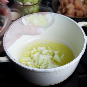 Easy to make Keto Chicken and Dumplings Recipe with homemade dumplings will be your new favorite comfort food. It’s both delicious and low carb. Enjoy the flavor of buttery dumpling balls and healthy vegetables combined with a savory and creamy broth. Full Recipe: https://www.lowcarb-nocarb.com/low-carb-chicken-and-dumplings/ Pin for Later: https://www.pinterest.com/pin/513832638755492283/ | Lowcarb-nocarb