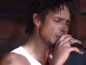 More from Audioslave’s live debut in 2002, let’s set this fucker off. ‘Set It Off’ on 25 November 2002. #grungebible #audioslave #rageagainstthemachine #soundgarden #chriscornell Video: https://youtu.be/4tX3Xh1i0A8 | The Grunge Bible