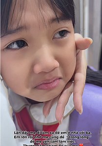 Em bé nhớ mẹ đi làm xa