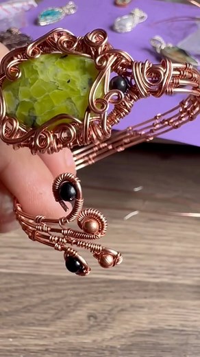 Come make these gorgeous open cuff wire wrap bracelets with me 🎉🤩 #wirewrap 20 percent off all items on my page today. 💕 sprnkldesign.com | Sprnkldesign