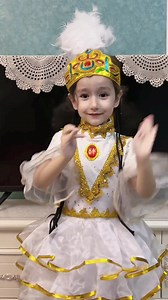 Witness the dancing Xinjiang girl, as she exudes passion and showcases the charm of her ethnic culture through #Kazakh dance.💃💃 | Discover Xinjiang