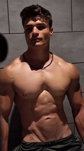 Dylan Wild | Would you train with me?🤪 | Instagram