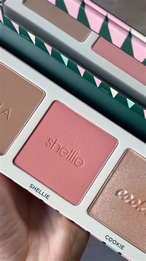 The perfect palette doesn't exi…😍 Get a bronzer, blush and highlighter all in one with our Cheery cheeks palette: 🤎 Hoola bronzer 💗 Shellie blush 🌟 Cookie highlighter Shop this palette for just €55 (worth €110) online @cloud10beauty | Benefit Cosmetics