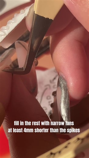 HOW TO: create a chunky strip lash set 🖤 follow this step-by-step tutorial to mimic the appearance of traditional strip lashes - a volume set with spikes that are chunkier than the typical wispy set! ✨ #lashtutorial #lashhowto | élan beauté & supplies