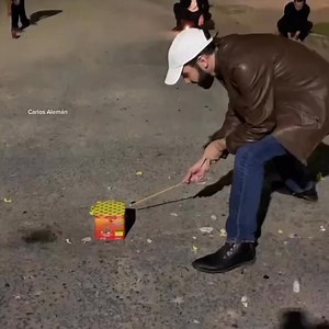 1.5M views · 26K reactions |  Así celebraba el Año Nuevo Nayib Bukele, presidente de El Salvador, en años anteriores. El video, que fue grabado en 2019, ha vuelto a circular recientemente en redes sociales y muestra al presidente reventando cohetes para dar la bienvenida al nuevo año. Video: Cortesía | DIARIO EL HERALDO | Facebook