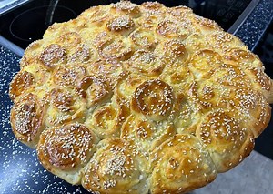 CVET POGAČA PUNJENA SIROM: Mekana kao duša, a izgleda prelepo - svi će tražiti recept (VIDEO)