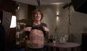 MÖTLEY CRÜE's TOMMY LEE Featured In Trailer For New DISNEY  Series 'The Muppets Mayhem'