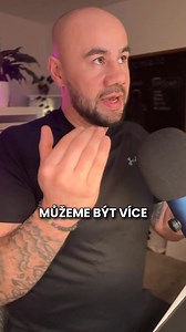 🔹 **V KAŽDÉM Z NÁS JE MUŽSKÝ I ŽENSKÝ PRINCIP** 🔹 Každý člověk – muž i žena – v sobě nese **mužskou** i **ženskou** energii. Tyto dvě síly spolu tvoří rovnováhu, ovlivňují naše vztahy, rozhodování i to, jak vnímáme sami sebe. 💪 **Mužský princip (Yang):** ✅ Směr, disciplína, rozhodnost ✅ Logika, řád, stabilita ✅ Ochrana, síla, akce 💫 **Ženský princip (Yin):** ✅ Emoce, intuice, tvořivost ✅ Plynutí, empatie, péče ✅ Propojení, vztahy, citlivost 👉 **Jak nás ovlivnili rodiče?** To, jak máme tyto 