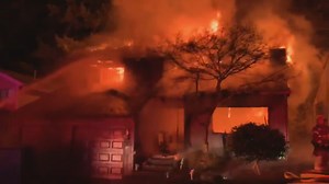 Fire destroys 1 home, damages another in Lake Oswego