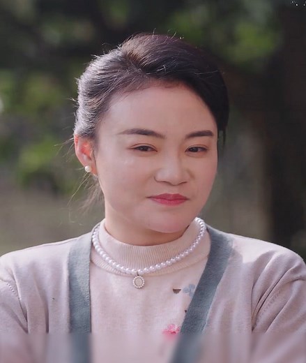 6.8K views · 155 reactions | Nakita ng nobya na itutulak na sana ng ina ang kanyang anak sa ilog kaya tumakbo ito para tumulong, ngunit sa hindi inaasahang pagkakataon sila pala ng kanyang asawa ang nahirapan. | Yo Soy Mr.T bone Fan 5 | Facebook