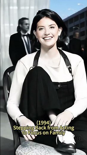 Phoebe Cates then and now