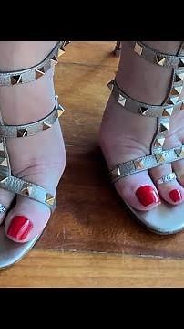 Valentino golden sandals 🤎