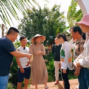 271K views · 3.2K reactions | Gặp lại chú rể Đur Siu và cập nhật tình hình siêu đám cưới hơn 900 khách ————— #sapatv #haisapatv #dacsantaybacsapatv #chamcheosapatv #vohaisapatv | Đặc Sản Tây Bắc Sapa Tv | Facebook