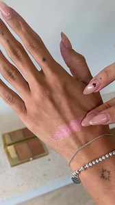 The Complexion Duo Universal - Filled with shades that have been hand-pressed with 100% natural, vegan-friendly and ethically sourced ingredients.⁠ ⁠ #EOHbeauty #eyeofhorus #eyeofhoruscosmetics #beauty #makeup #naturalbeauty #crueltyfreebeauty #byronbay #australianmade | Eye of Horus Cosmetics